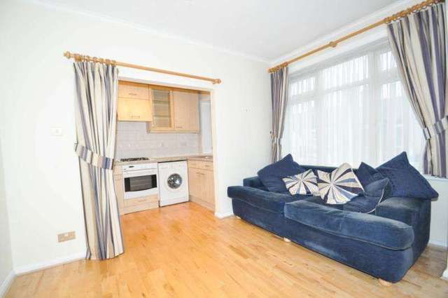  Image of 2 Bedroom Flat to rent at London  Colliers Wood, SW19 2HG