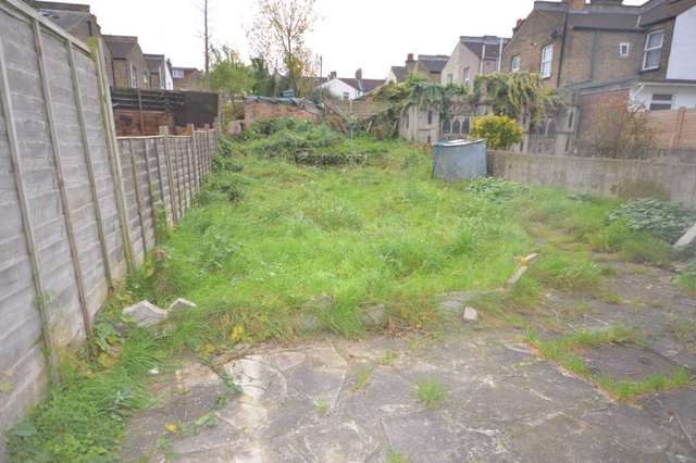  Image of 3 Bedroom Detached to rent at McLeod Road Abbey Wood London, SE2 0BS