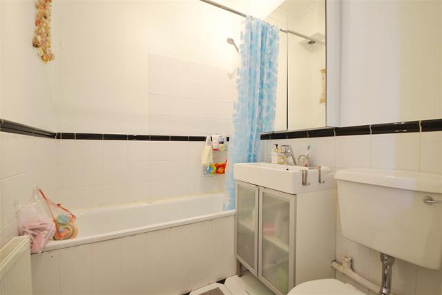  Image of 2 Bedroom Property to rent at Stroud Green, N4 4HX