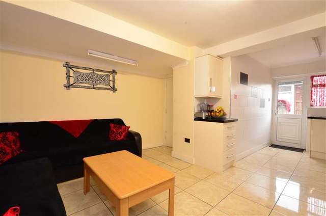  Image of 5 Bedroom Terraced for sale at Leytonstone London Leytonstone, E11 4RJ