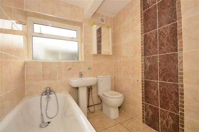  Image of 5 Bedroom Terraced for sale at Leytonstone London Leytonstone, E11 4RJ