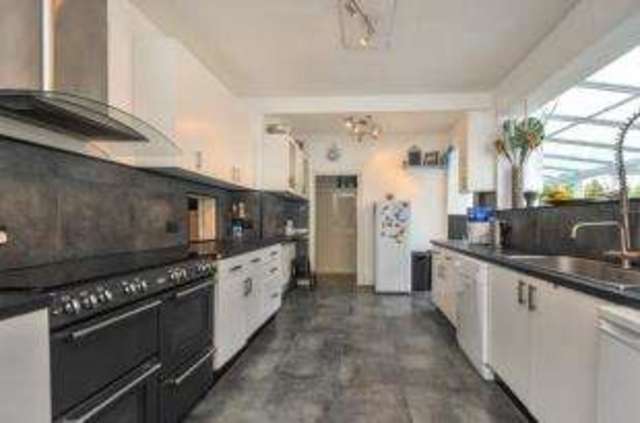  Image of 5 Bedroom Detached for sale at Bromley  Bromley Common, BR2 8HG