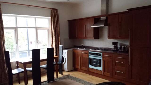  Image of 1 Bedroom Flat to rent at Oldfield North  Greenford, UB6 8PN