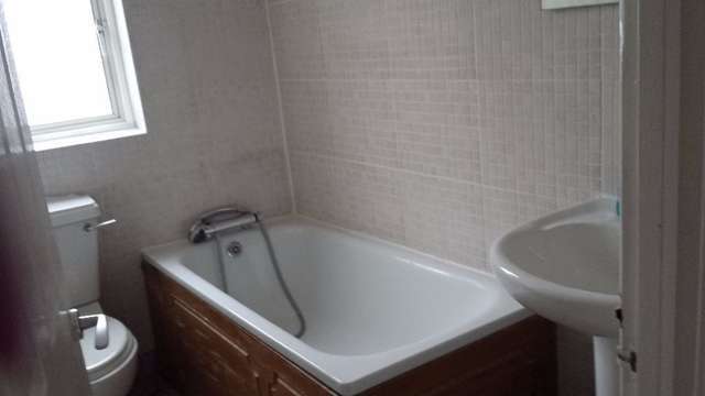 Image of 1 Bedroom Flat to rent at Oldfield North  Greenford, UB6 8PN