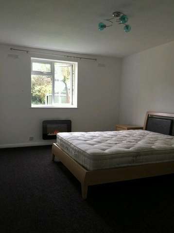  Image of 1 Bedroom Flat to rent at Oldfield North  Greenford, UB6 8PN