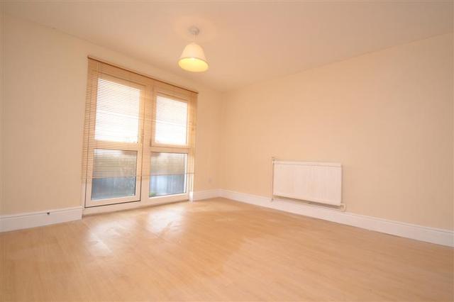  Image of 2 Bedroom Property to rent at Holden Road  Woodside Park, N12 7DA