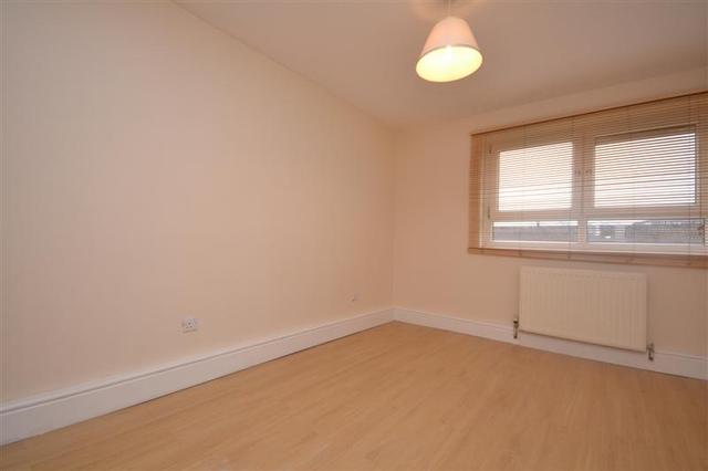  Image of 2 Bedroom Property to rent at Holden Road  Woodside Park, N12 7DA