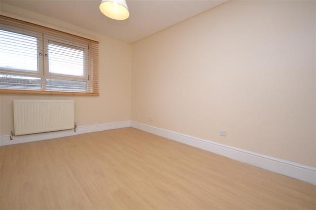  Image of 2 Bedroom Property to rent at Holden Road  Woodside Park, N12 7DA