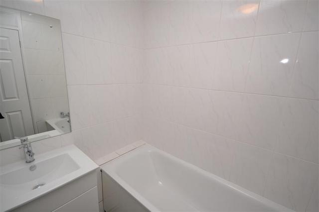  Image of 2 Bedroom Property to rent at Holden Road  Woodside Park, N12 7DA