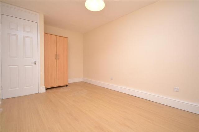  Image of 2 Bedroom Property to rent at Holden Road  Woodside Park, N12 7DA
