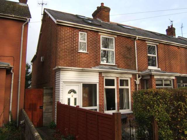  Image of 3 Bedroom Terraced to rent at Salisbury, SP2 8AT