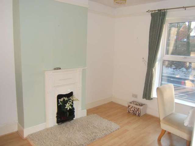  Image of 3 Bedroom Terraced to rent at Salisbury, SP2 8AT