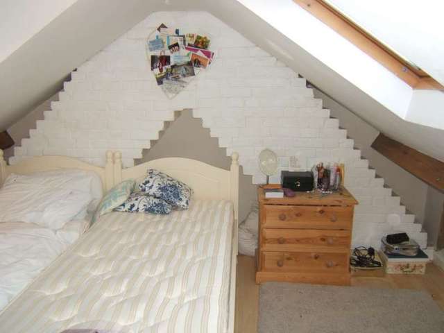  Image of 3 Bedroom Terraced to rent at Salisbury, SP2 8AT