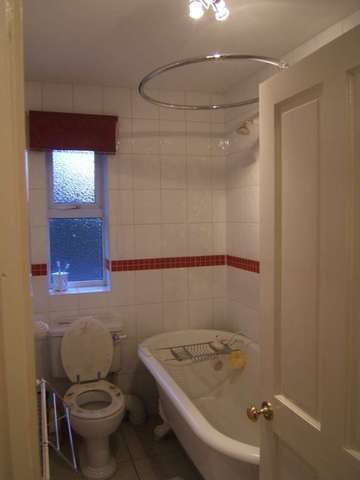  Image of 3 Bedroom Terraced to rent at Salisbury, SP2 8AT