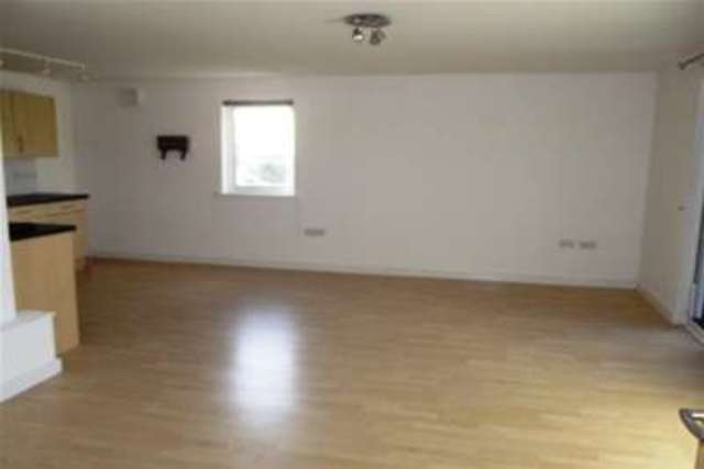  Image of 2 Bedroom Flat to rent at Camborne, TR14 8PF