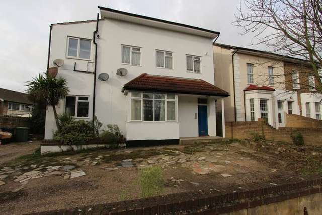  Image of 1 Bedroom Flat to rent at Selhurst Road  London, SE25 6LQ