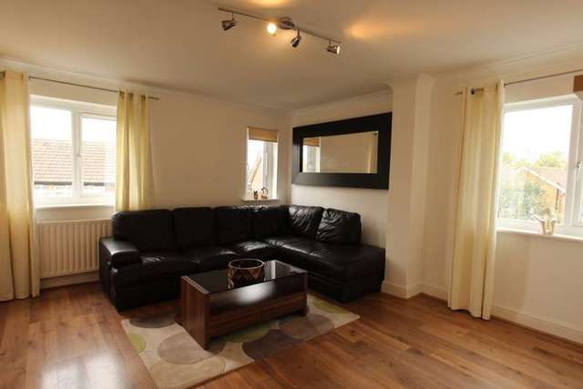  Image of 1 Bedroom Flat to rent at Selhurst Road  London, SE25 6LQ