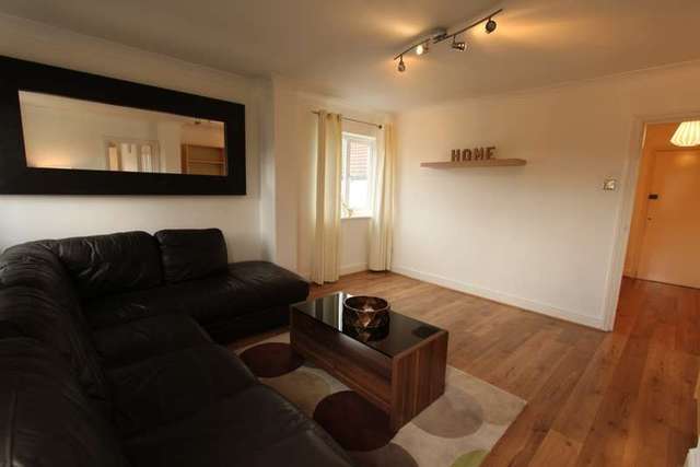  Image of 1 Bedroom Flat to rent at Selhurst Road  London, SE25 6LQ