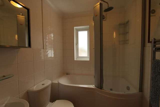  Image of 1 Bedroom Flat to rent at Selhurst Road  London, SE25 6LQ