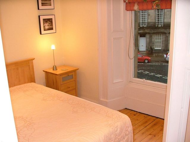  Image of 1 Bedroom Flat to rent at Stockbridge Edinburgh Edinburgh, EH4 1NS