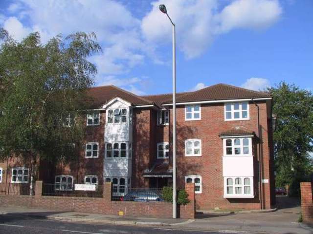  Image of 1 Bedroom Flat to rent at Harrow View  Harrow, HA1 1RN