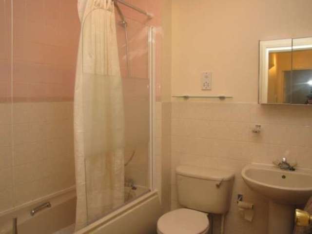  Image of 1 Bedroom Flat to rent at Harrow View  Harrow, HA1 1RN
