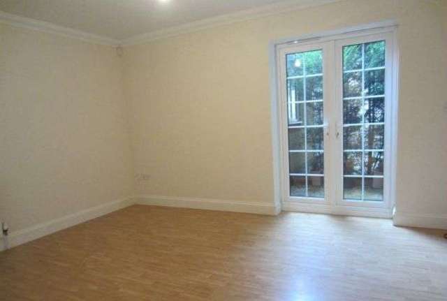  Image of 2 Bedroom Ground Flat to rent at London Road  Sunningdale, SL5 0UJ
