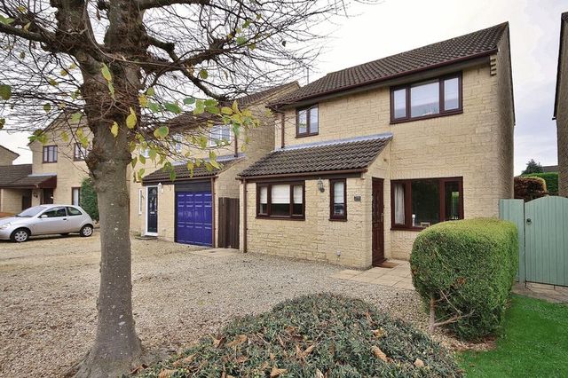  Image of 3 Bedroom Detached for sale at Thorney Leys  Witney, OX28 5NT