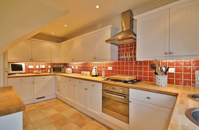  Image of 3 Bedroom Detached for sale at Thorney Leys  Witney, OX28 5NT