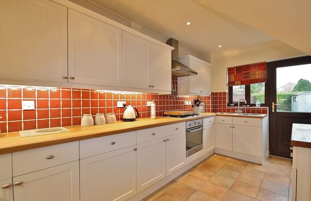  Image of 3 Bedroom Detached for sale at Thorney Leys  Witney, OX28 5NT