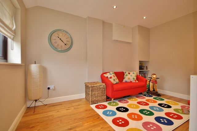  Image of 3 Bedroom Detached for sale at Thorney Leys  Witney, OX28 5NT