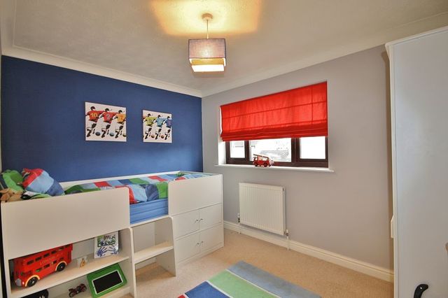  Image of 3 Bedroom Detached for sale at Thorney Leys  Witney, OX28 5NT