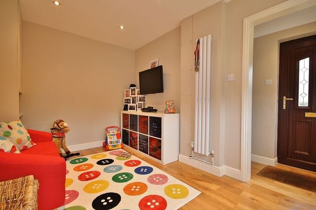  Image of 3 Bedroom Detached for sale at Thorney Leys  Witney, OX28 5NT