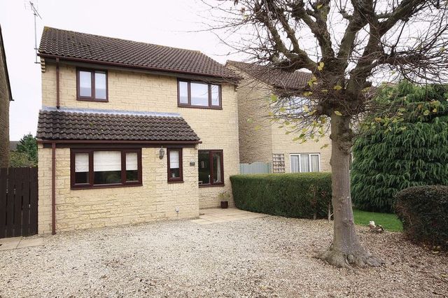  Image of 3 Bedroom Detached for sale at Thorney Leys  Witney, OX28 5NT