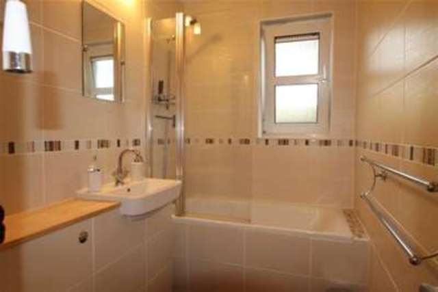  Image of 1 Bedroom Flat to rent at Redhill, RH1 6DD