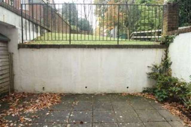  Image of 1 Bedroom Flat to rent at Redhill, RH1 6DD