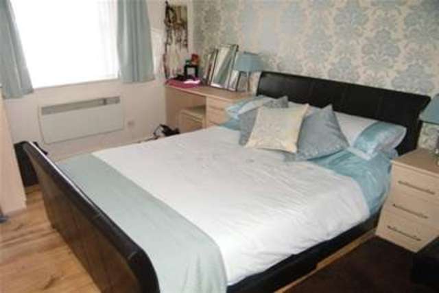  Image of 1 Bedroom Flat to rent at Redhill, RH1 6DD