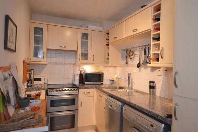  Image of 1 Bedroom Flat to rent at Exeter, EX2 8GU