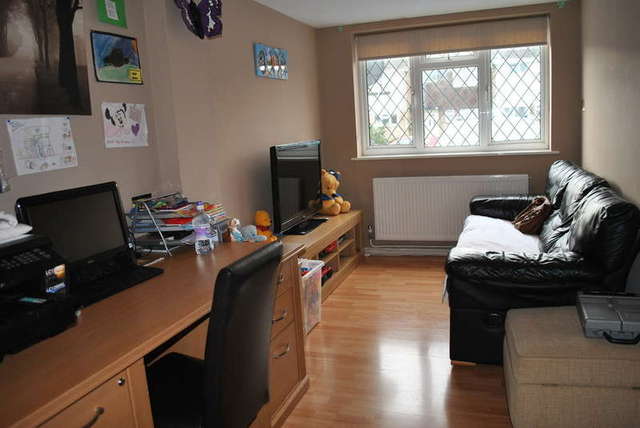  Image of 4 Bedroom Terraced for sale at Fleetside  West Molesey, KT8 2NL
