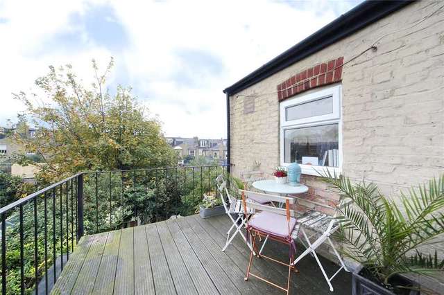  Image of 3 Bedroom Flat for sale at Clapham London Clapham, SW4 0AH