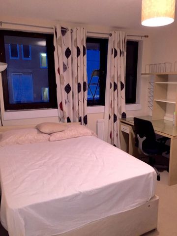  Image of 3 Bedroom Flat for sale at Mercer Street  London, WC2H 9QS