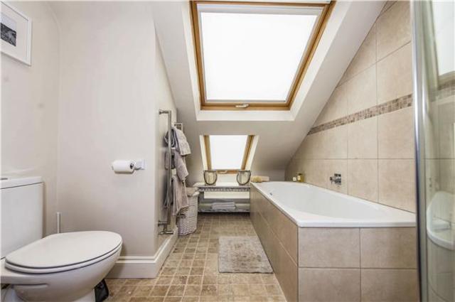  Image of 4 Bedroom Terraced to rent at West Hill, SW18 5DB