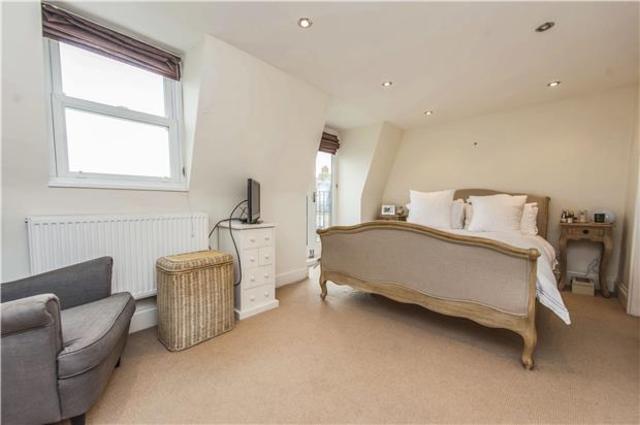  Image of 4 Bedroom Terraced to rent at West Hill, SW18 5DB