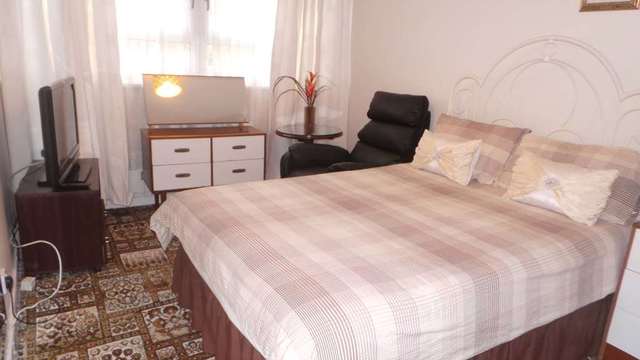  Image of Flat to rent at Trinity Way Acton London, W3 7HS