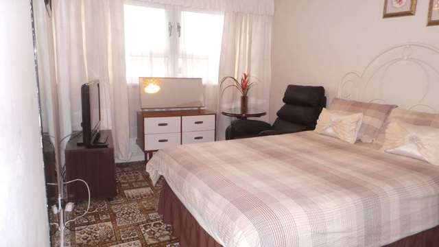  Image of Flat to rent at Trinity Way Acton London, W3 7HS