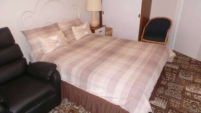  Image of Flat to rent at Trinity Way Acton London, W3 7HS