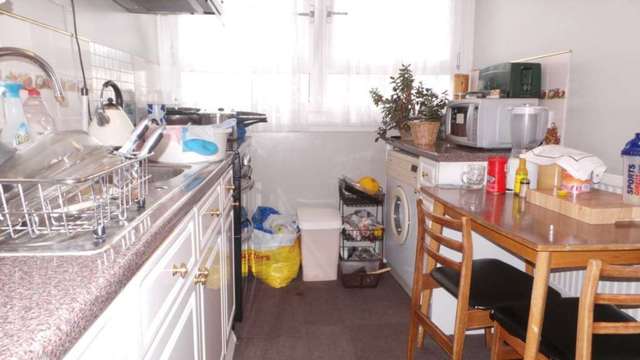 Image of Flat to rent at Trinity Way Acton London, W3 7HS