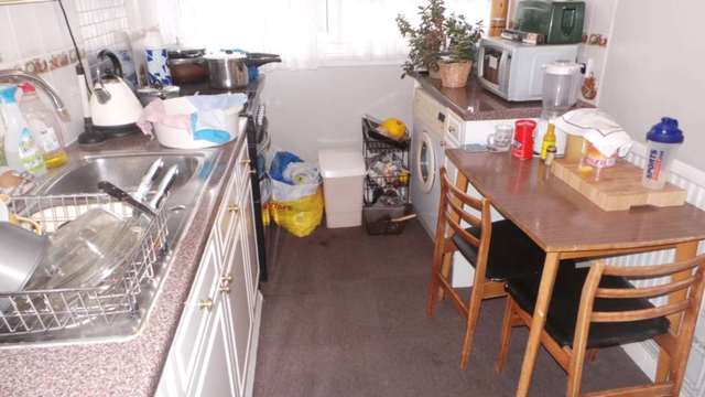  Image of Flat to rent at Trinity Way Acton London, W3 7HS