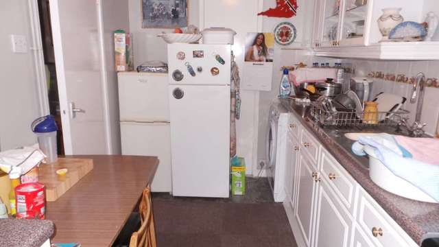  Image of Flat to rent at Trinity Way Acton London, W3 7HS