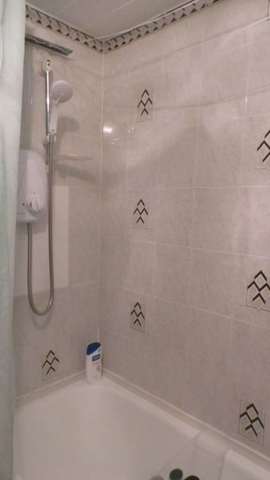  Image of Flat to rent at Trinity Way Acton London, W3 7HS
